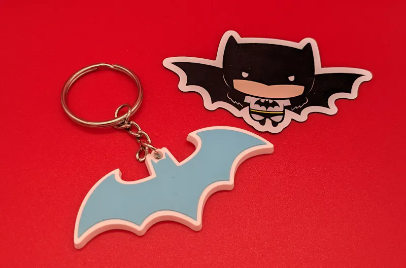 Porte-clé collector Batman et Bat-Signal inclus dans le coffret cadeau Batman Escape Paris