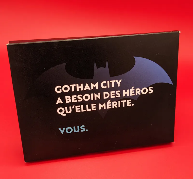 Coffret cadeau Batman Escape avec le message Gotham City a besoin des héros qu'elle mérite